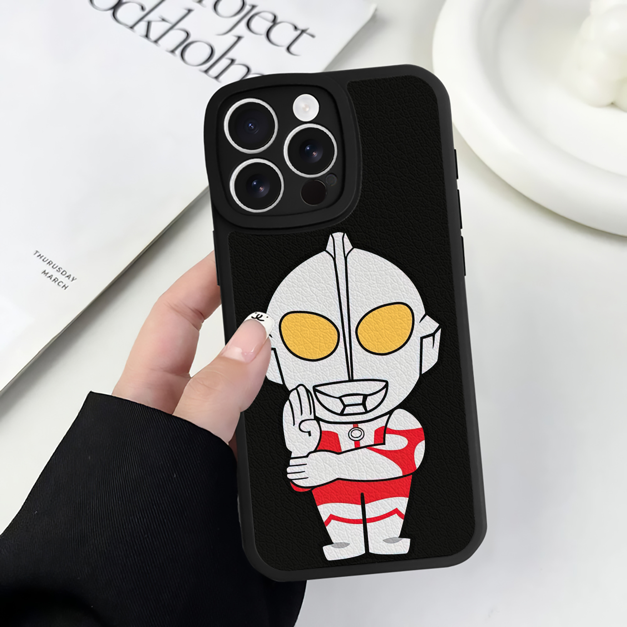 （画像用） ウルトラマン Ultraman 【iPhone 16シリーズ対応】シリコンスマホケース（レザー調） 材質：シリコン